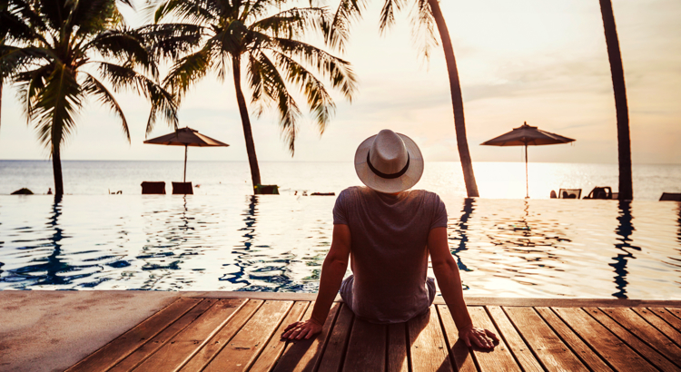 Mann am Pool Strandhotel